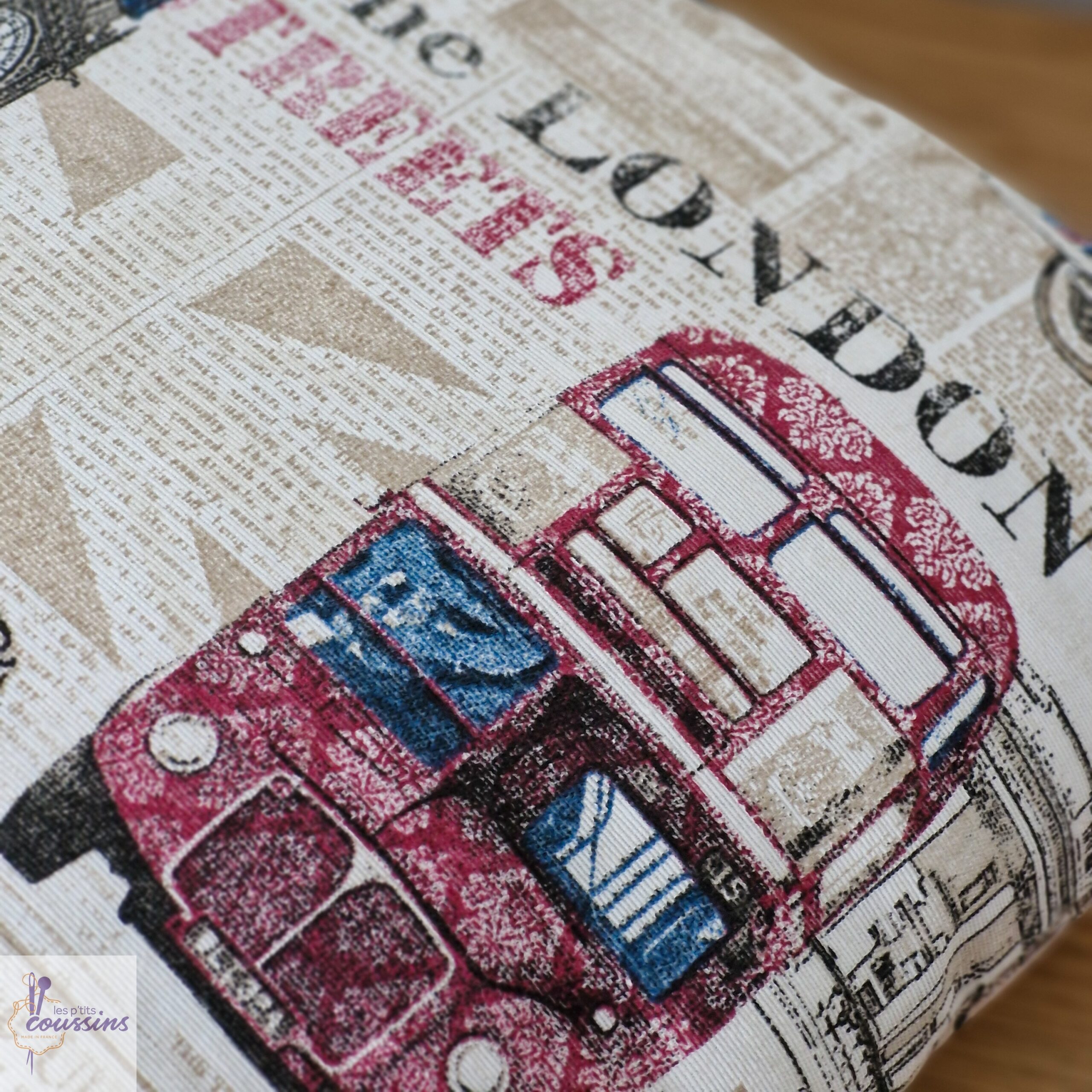 coussin motifs bus anglais les ptits coussins