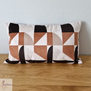 coussin rectangulaire en velours beige marron caramel les ptits coussins