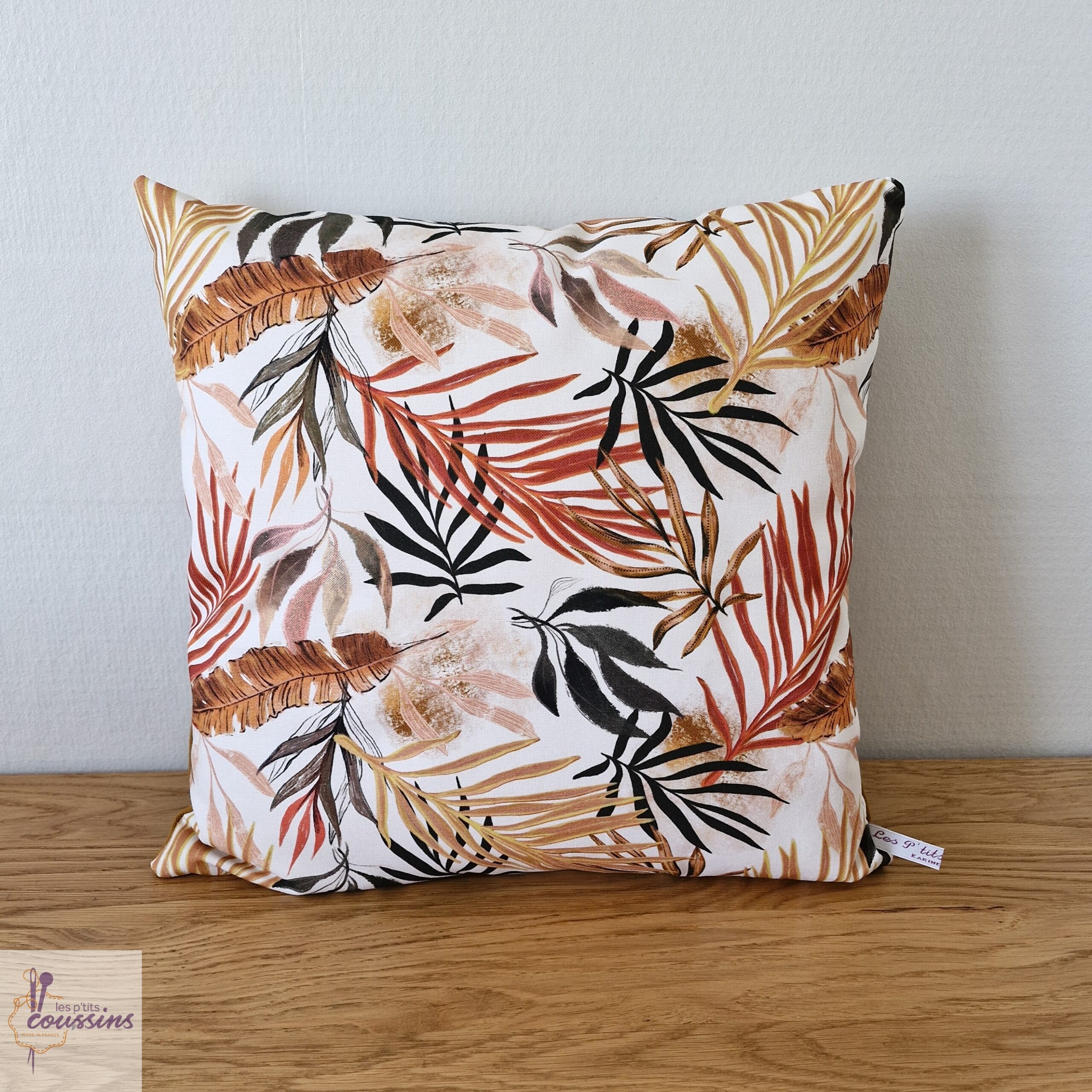 coussin motifs feuillages aux couleurs chaudes les ptits coussins