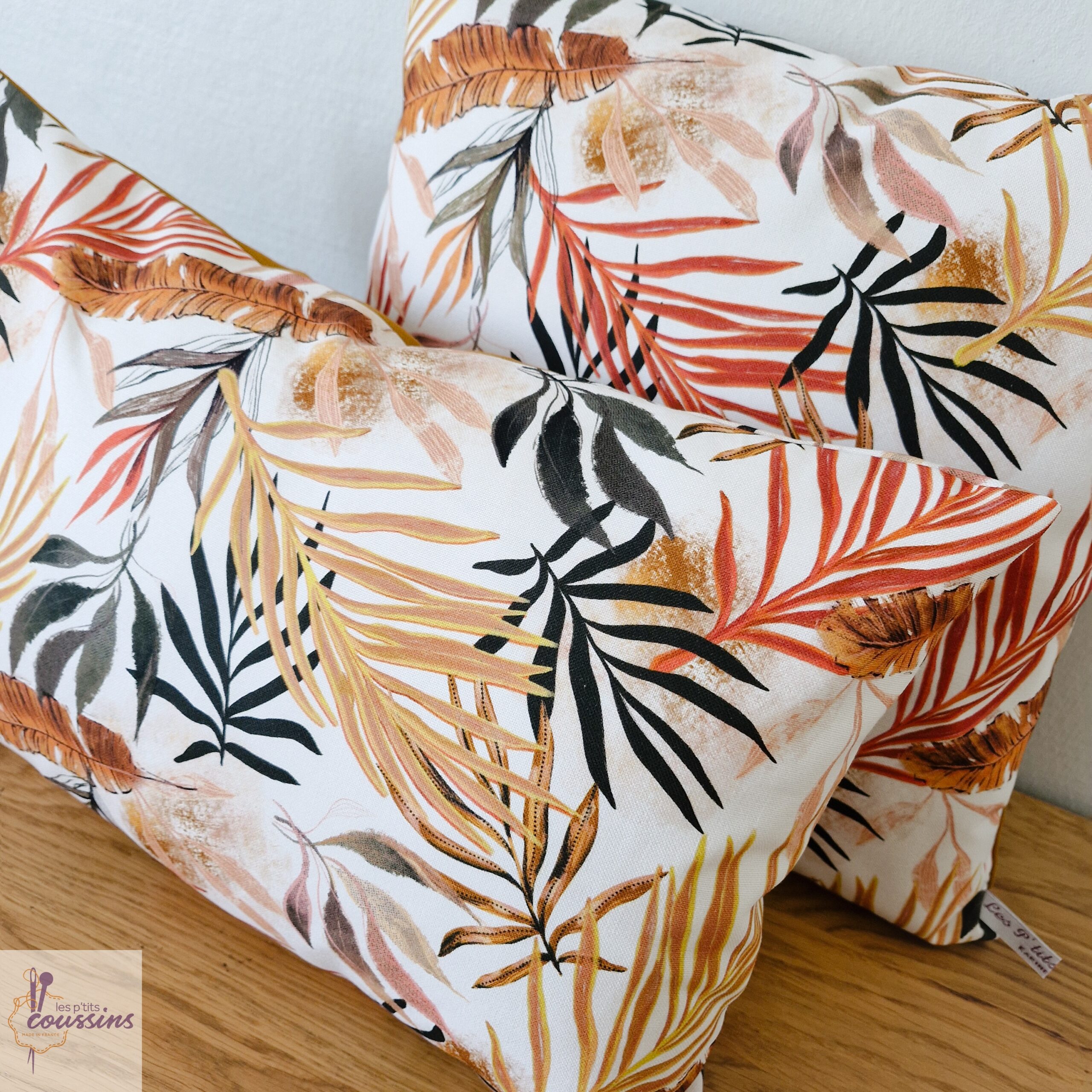 coussin motifs feuillages marron et jaune les ptits coussins
