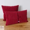 coussin uni rouge foncé en velours côtelé les ptits cousisns