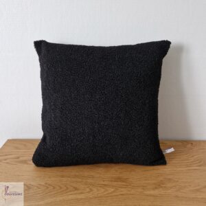 coussin uni à bouclette noir les ptits coussins