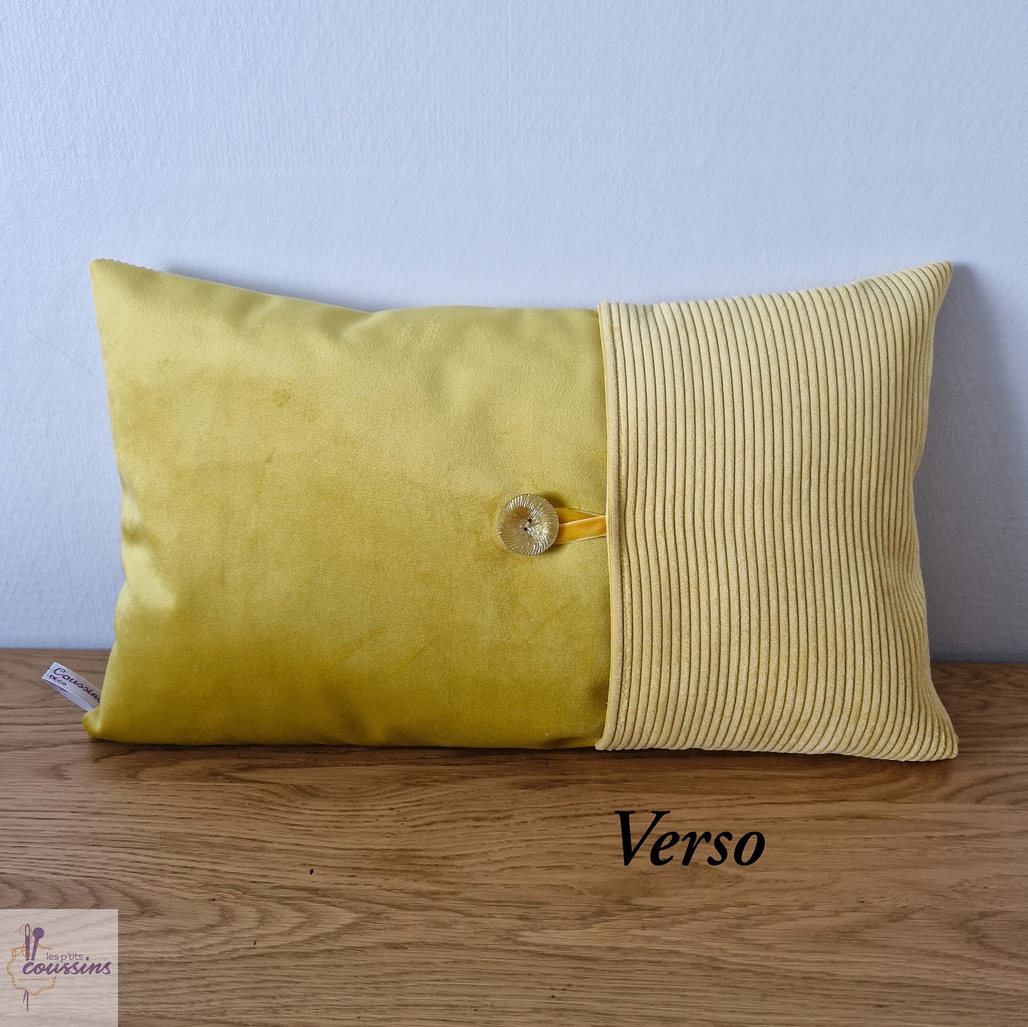 coussin rectangulaire en velours côtelé jaune moutarde les ptits coussins