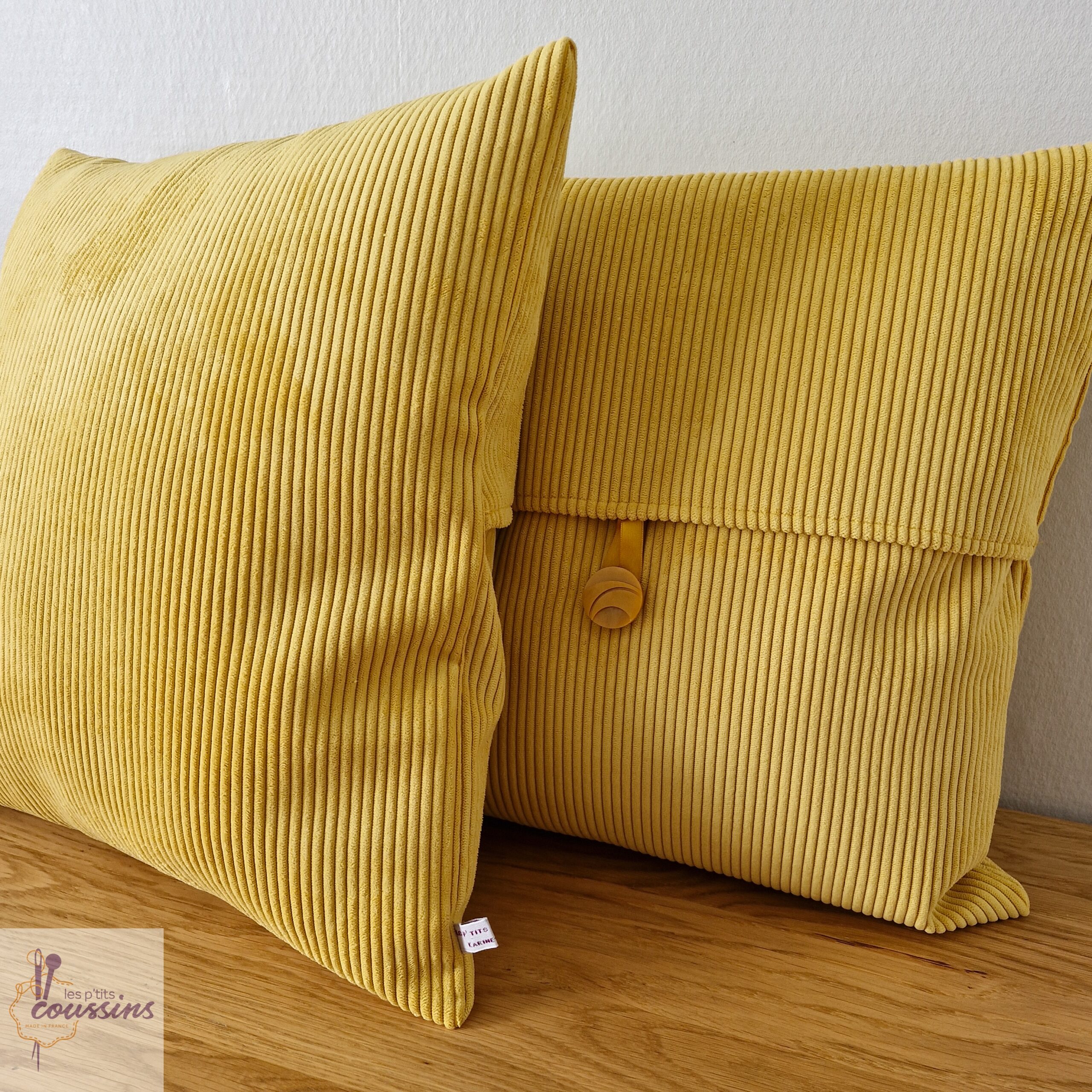 coussin velours côtelé jaune les ptits coussins
