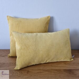 coussin uni en velours côtelé jaune moutarde les ptits coussins