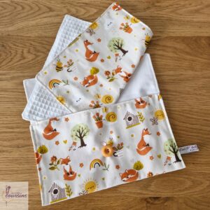pochette et serviette de table motifs renard et abeille pour enfant école et cantine