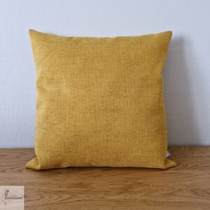 coussin en velours uni jaune safran les ptits coussins