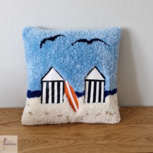 Coussin en tufting motifs marins de cabines de plage