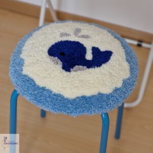coussin artisanal en tufting pour tabouret ikéa