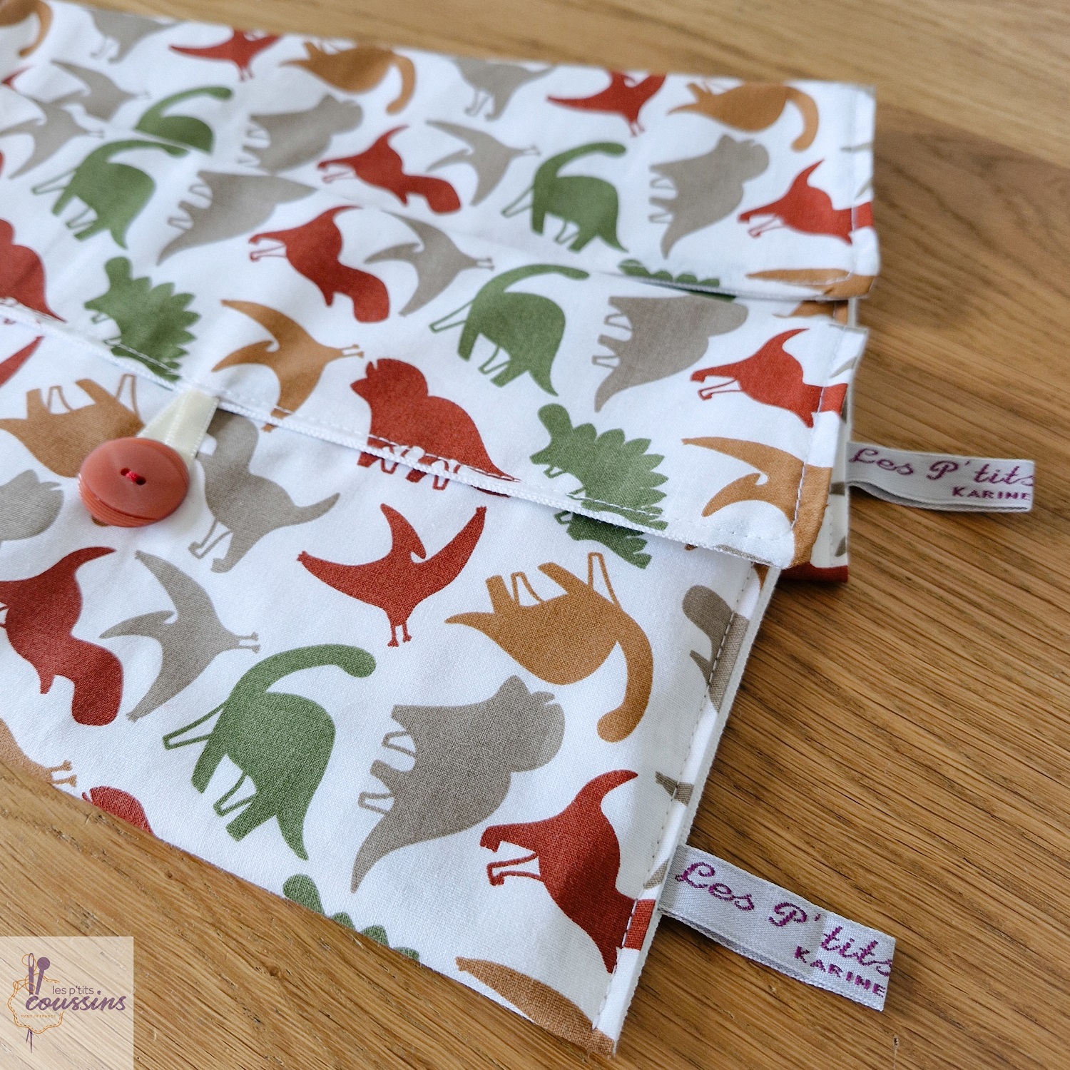 pochette range serviette de table motifs dinosaures les ptits coussins