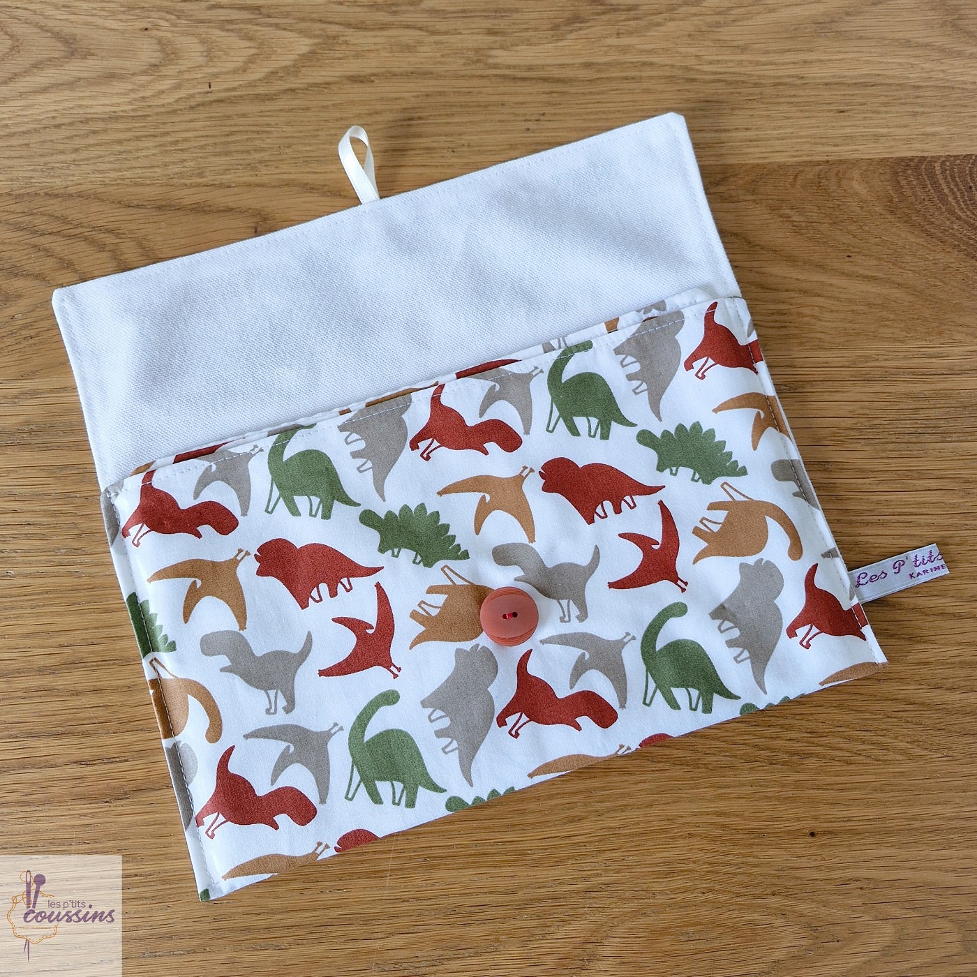 pochette artisanale et personnalisable range serviette de table motifs dinosaures