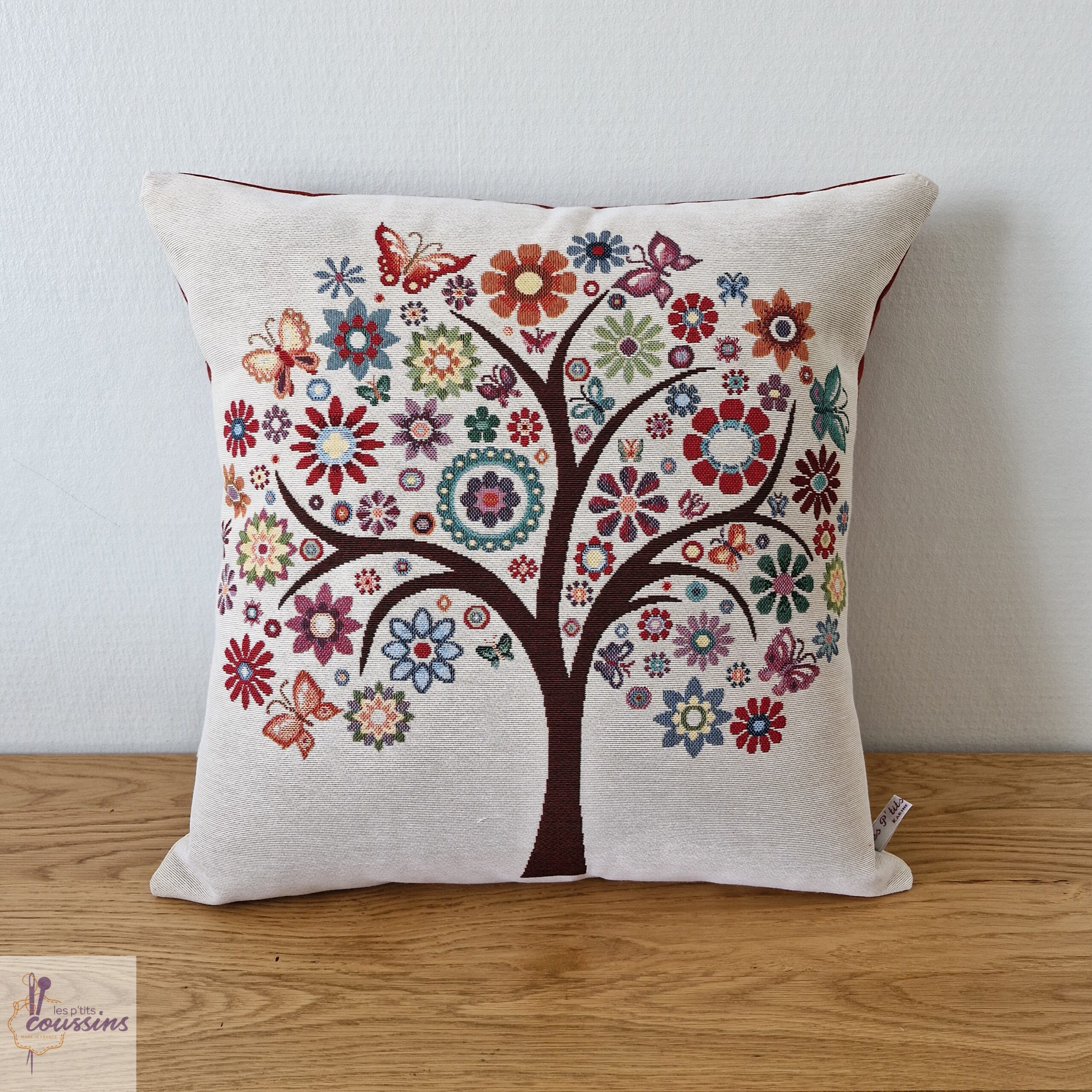 coussin motifs arbre de vie en fleurs et papillons