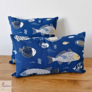 coussin artisanal motifs marins poissons fond bleu les ptits coussins