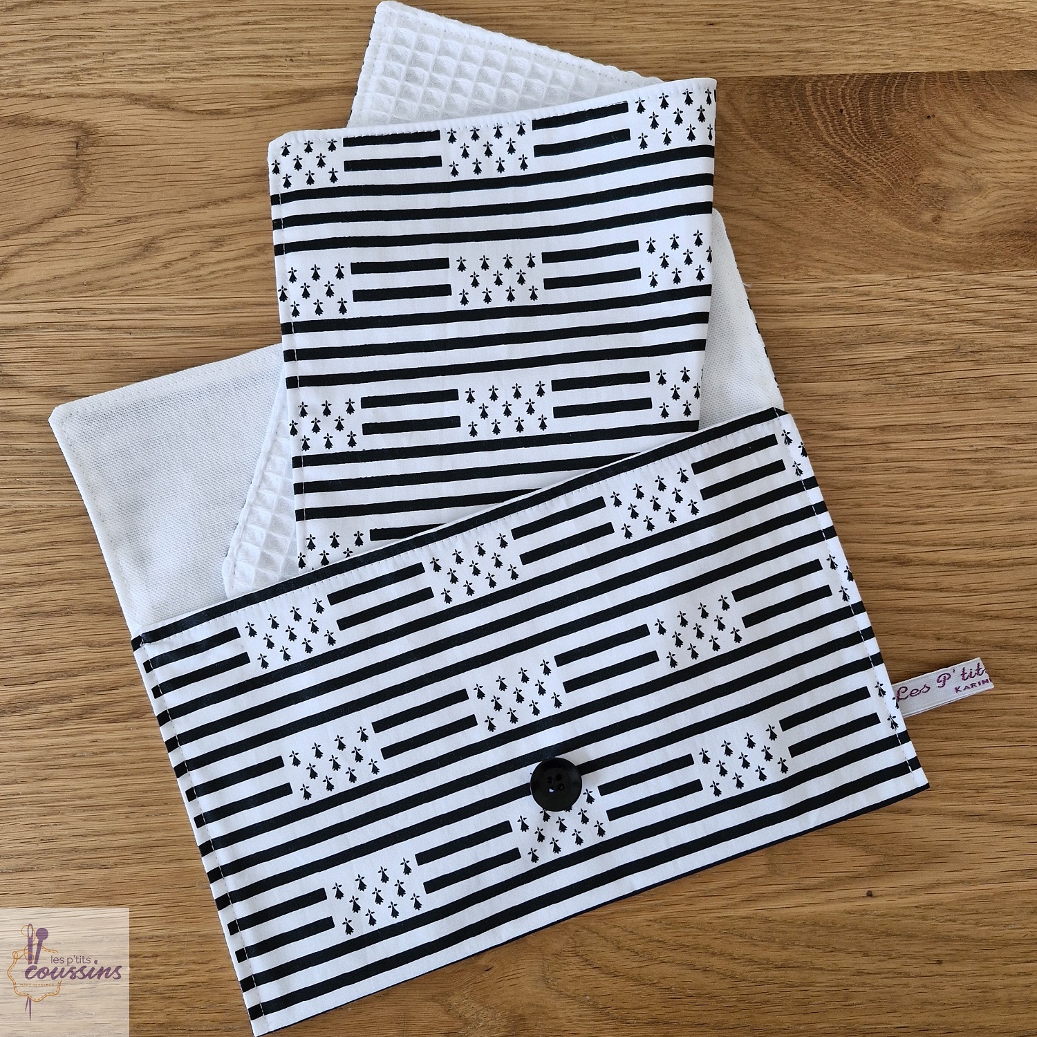 pochette et serviette de table motifs drapeau breton pour la cantine