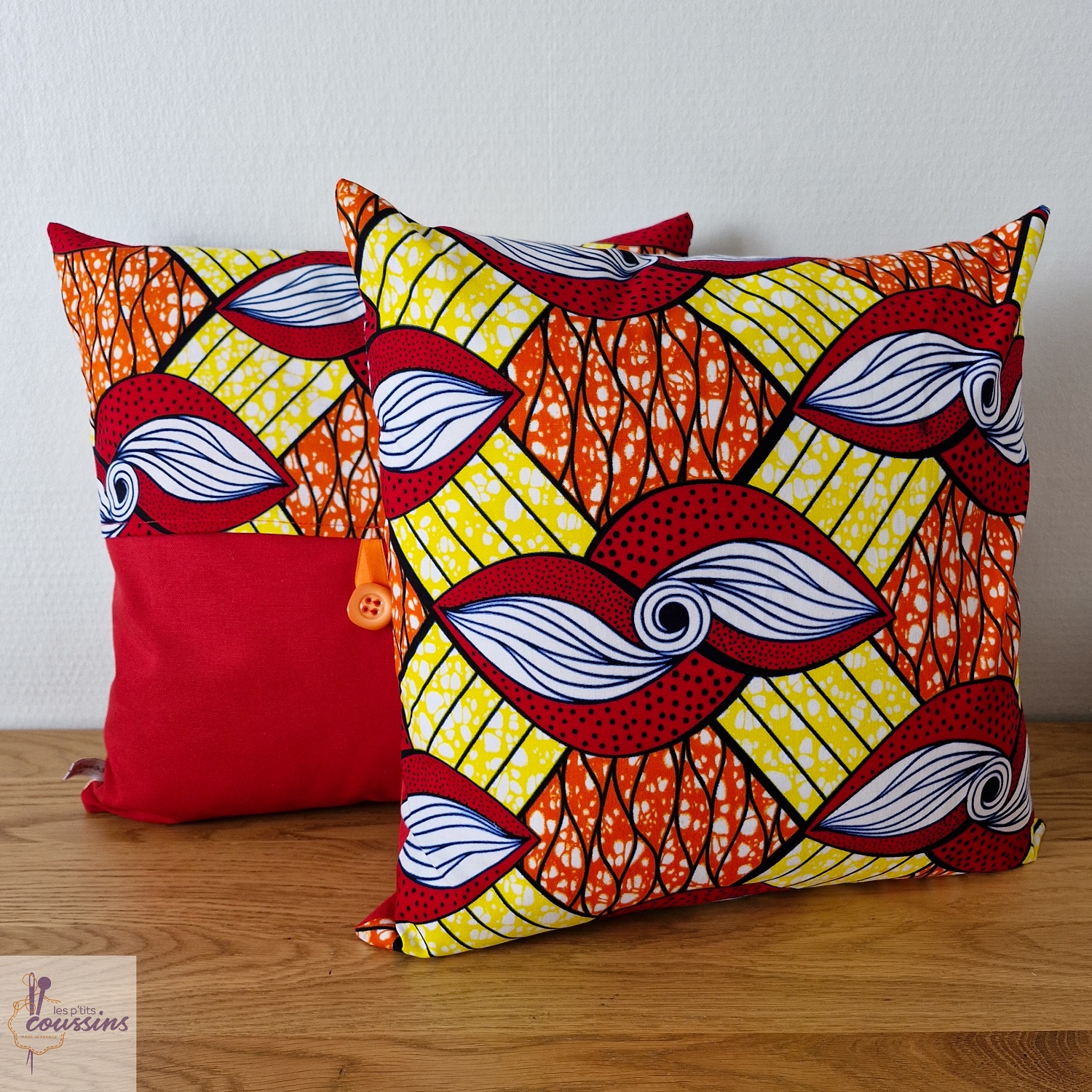 coussin motifs géométriques en wax rouge, jaune, orange les ptits coussins