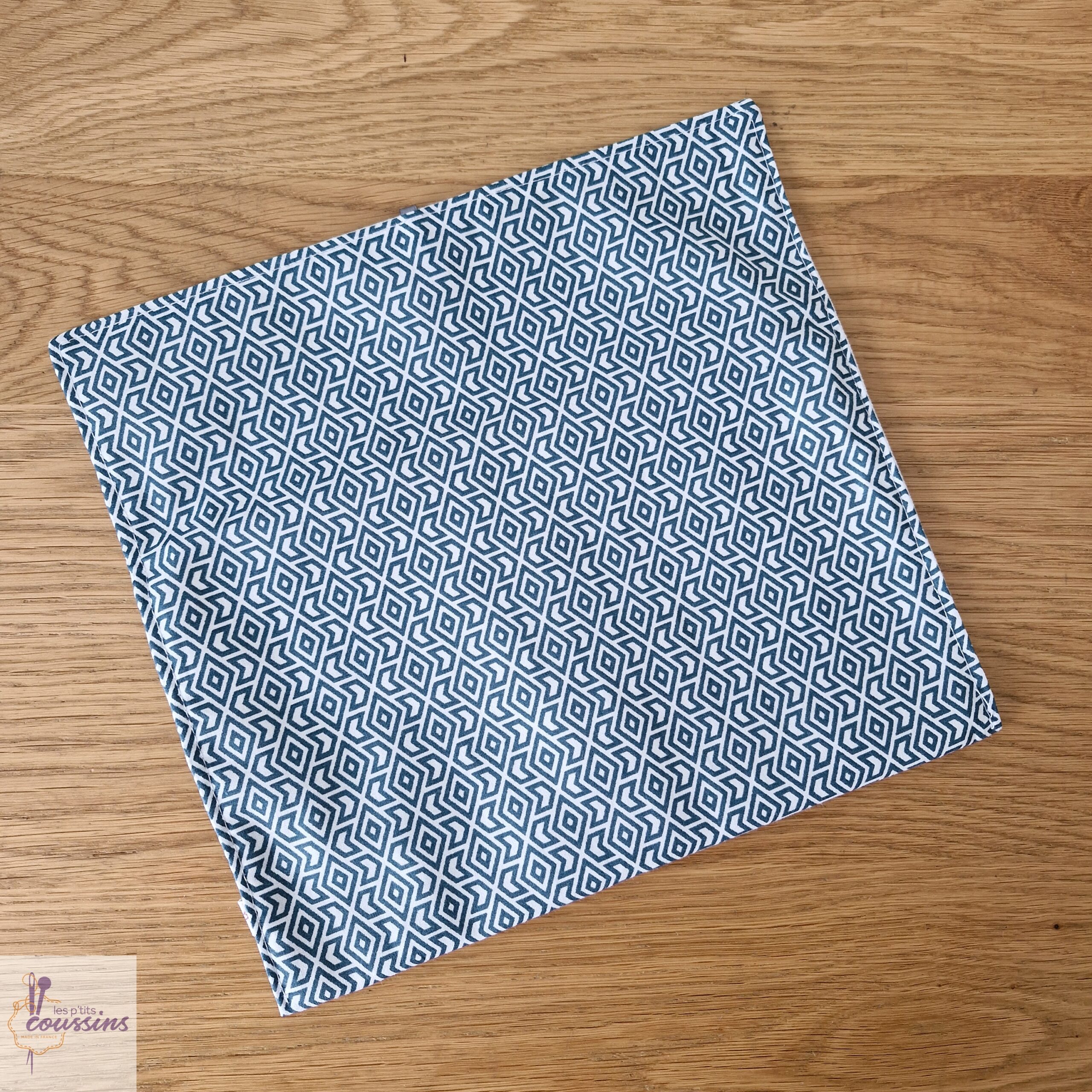 serviette de table pour enfant cantine personnalisable motifs géométriques verts les ptits coussins
