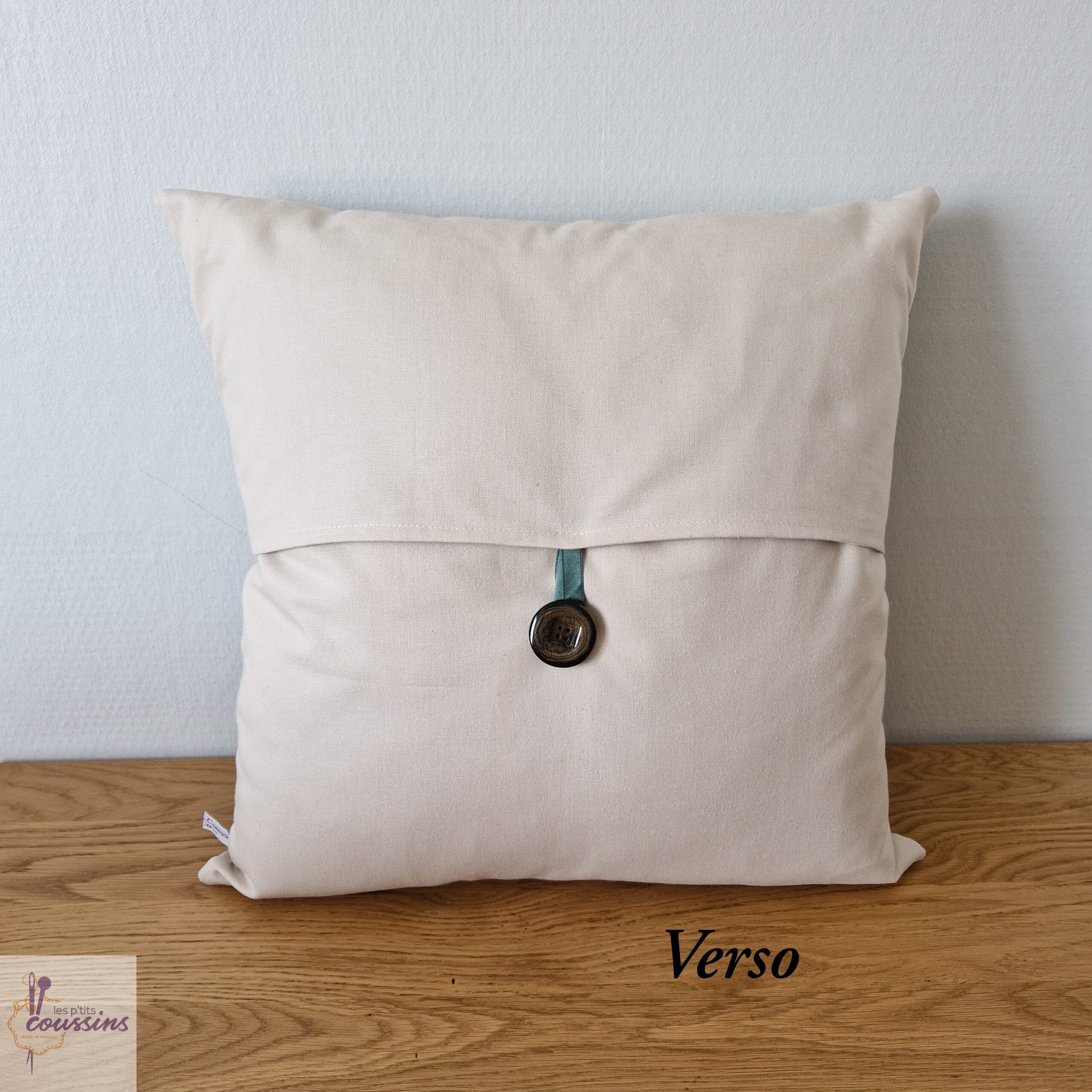 Coussin au motif d'un portrait de Frida Kahlo – Image 4