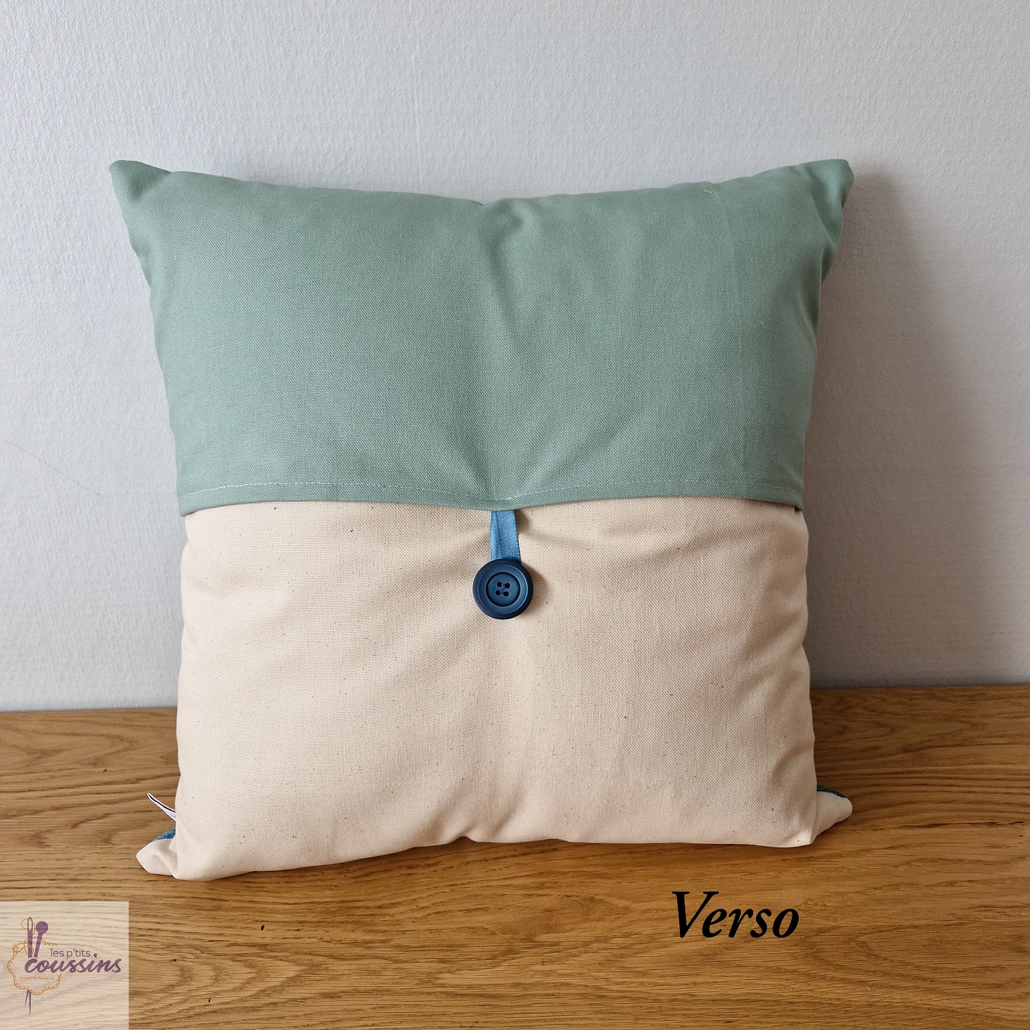 Coussin au motif d'une poupée Kokeshi japonaise – Image 5