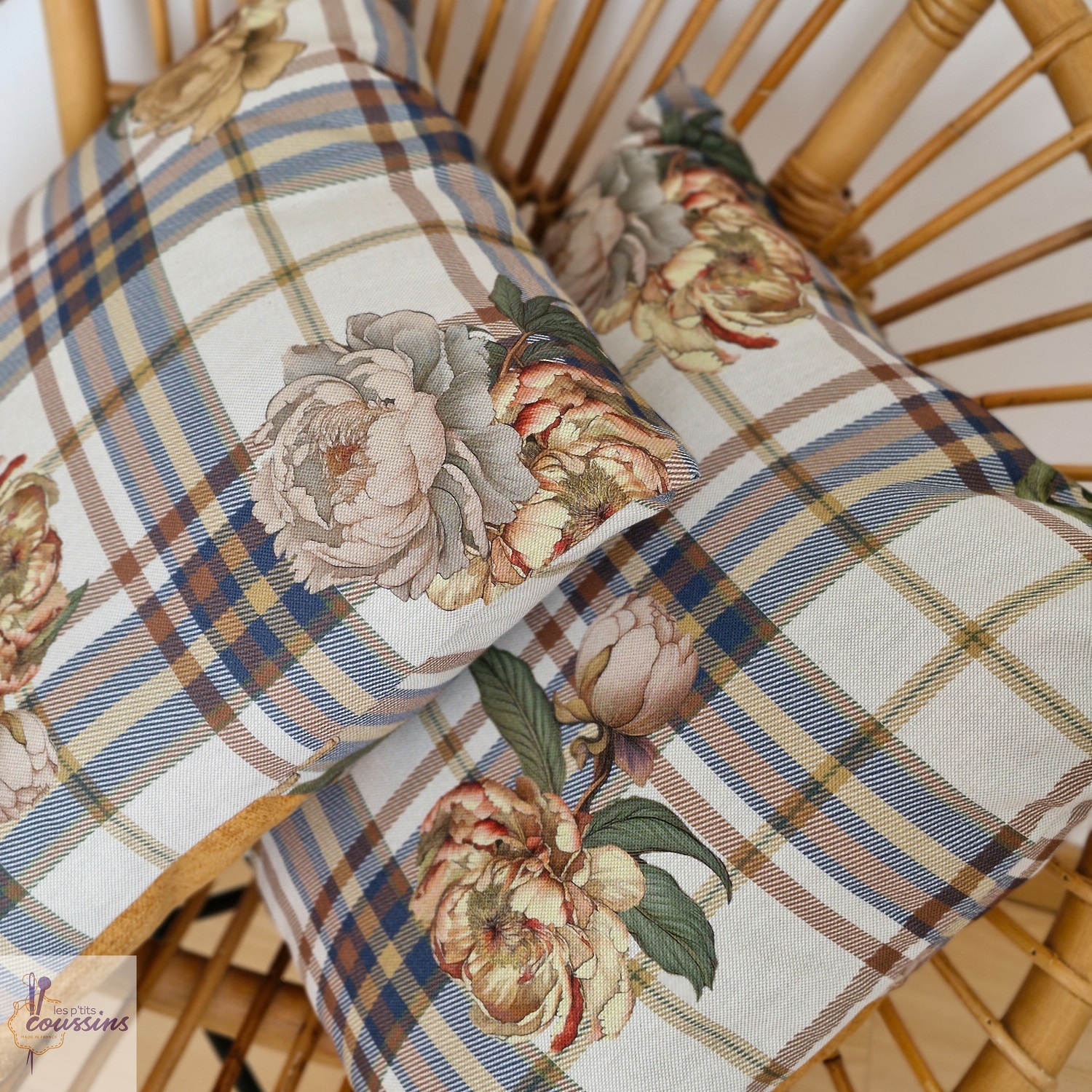 coussin original artisanal carreaux et fleurs les ptits coussins