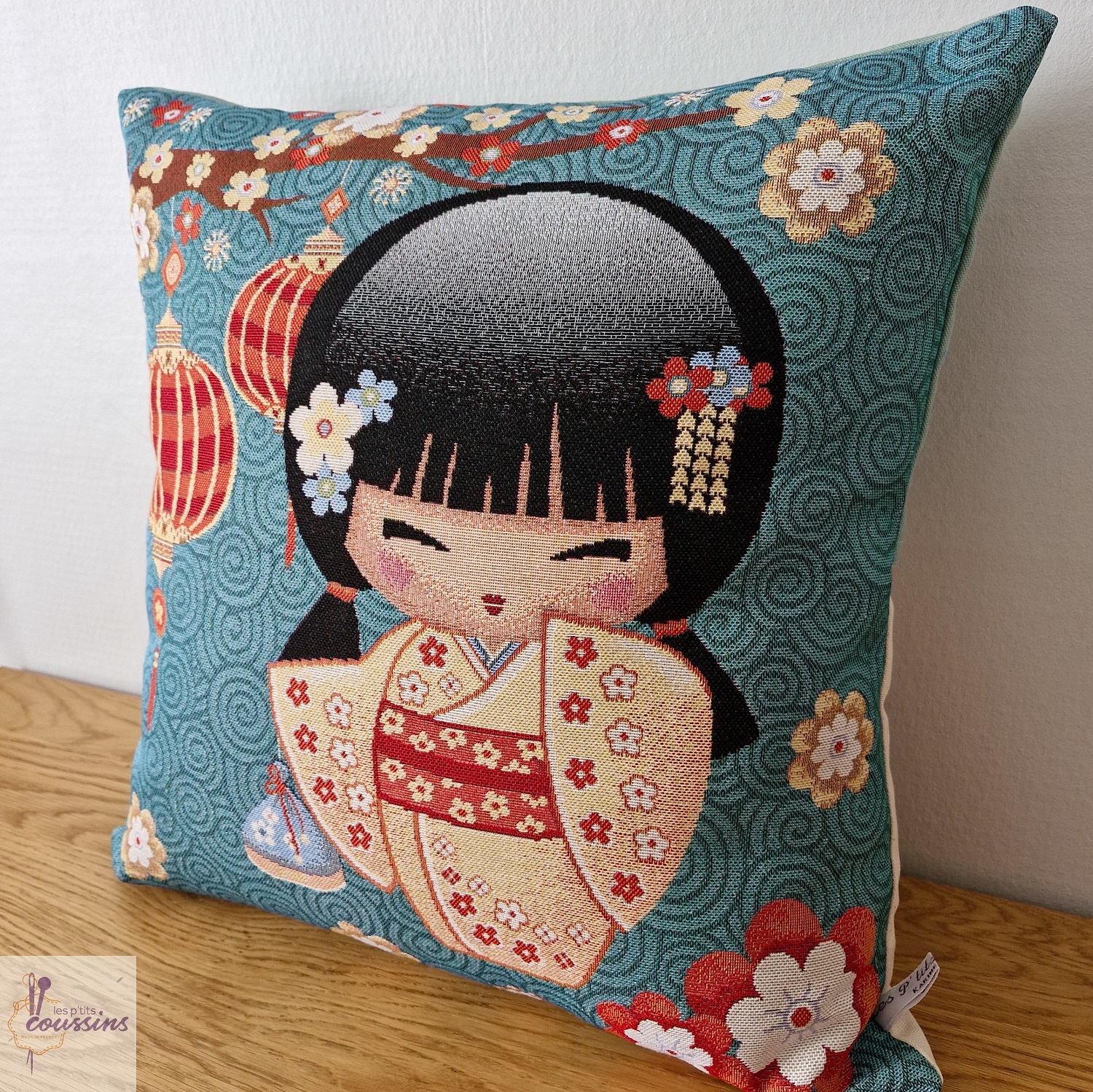 coussin poupée kokeshi et fleurs de cerisier japonais les ptits coussins