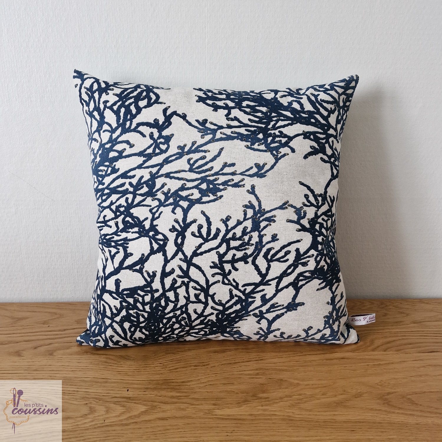 coussin artisanal motifs marins coraux bleu les ptits coussins