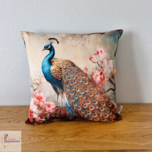 coussin artisanal en velours motifs paon et fleurs les ptits coussins