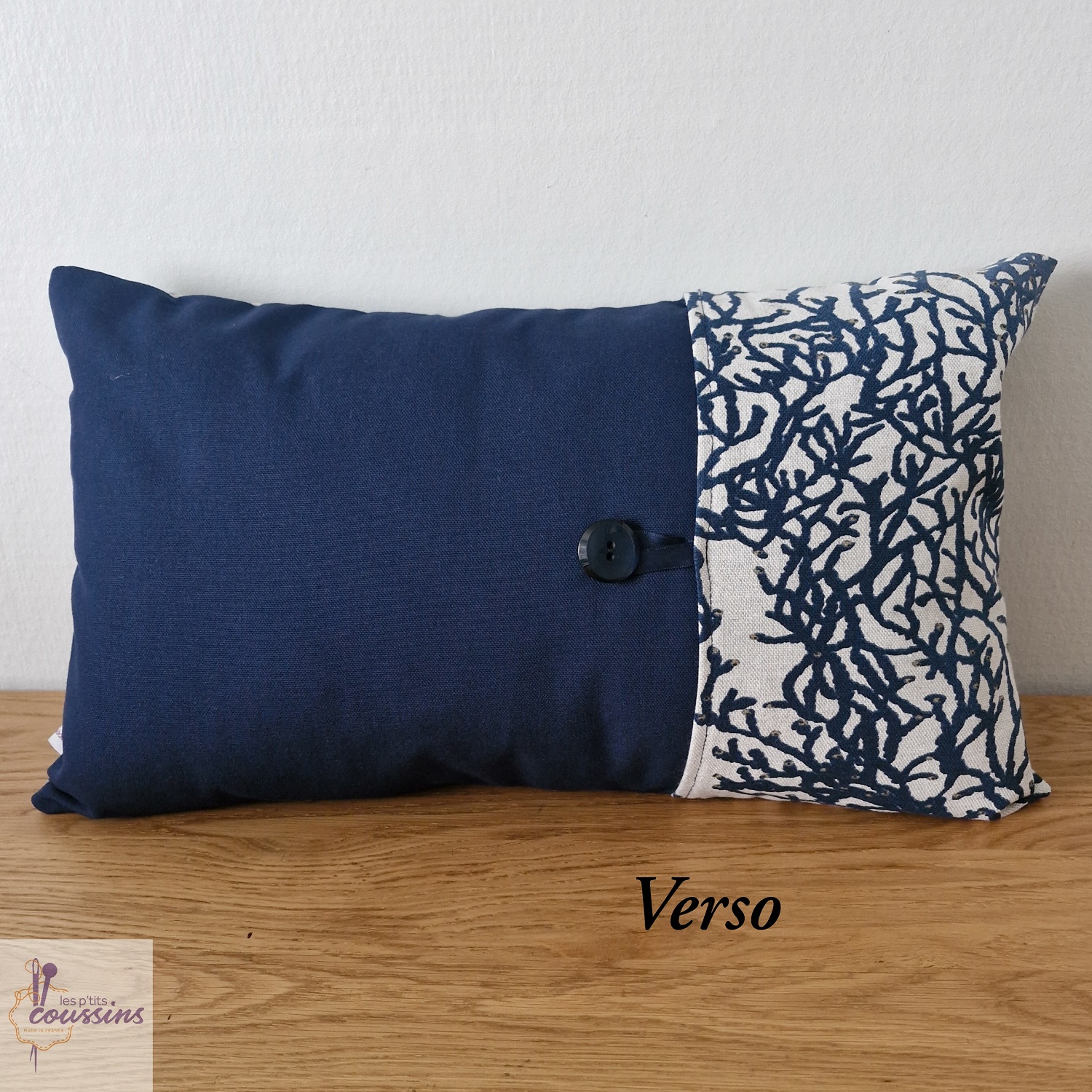 coussin artisanal rectangulaire motifs coraux bleu les ptits coussins
