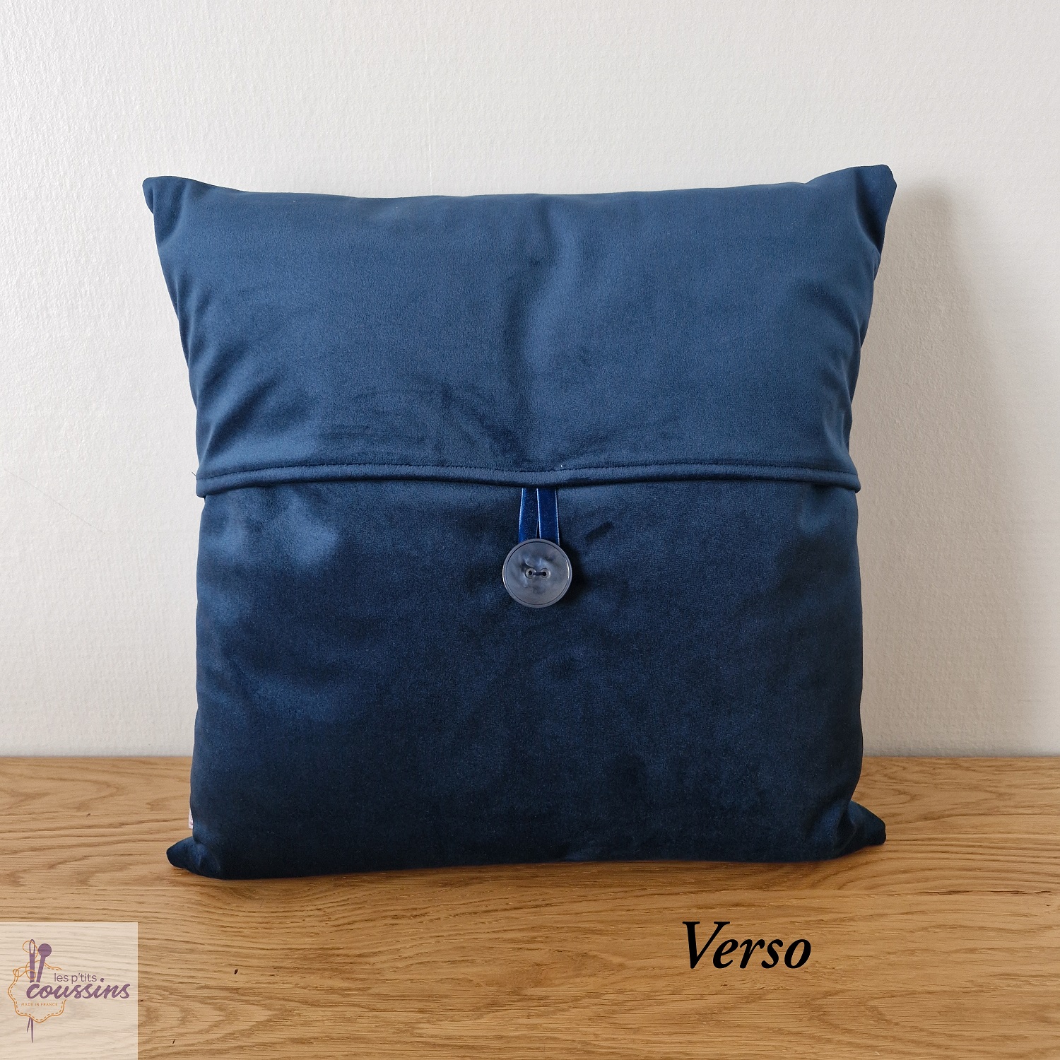 Coussin aux motifs du Père Noël et de ses rennes – Image 5