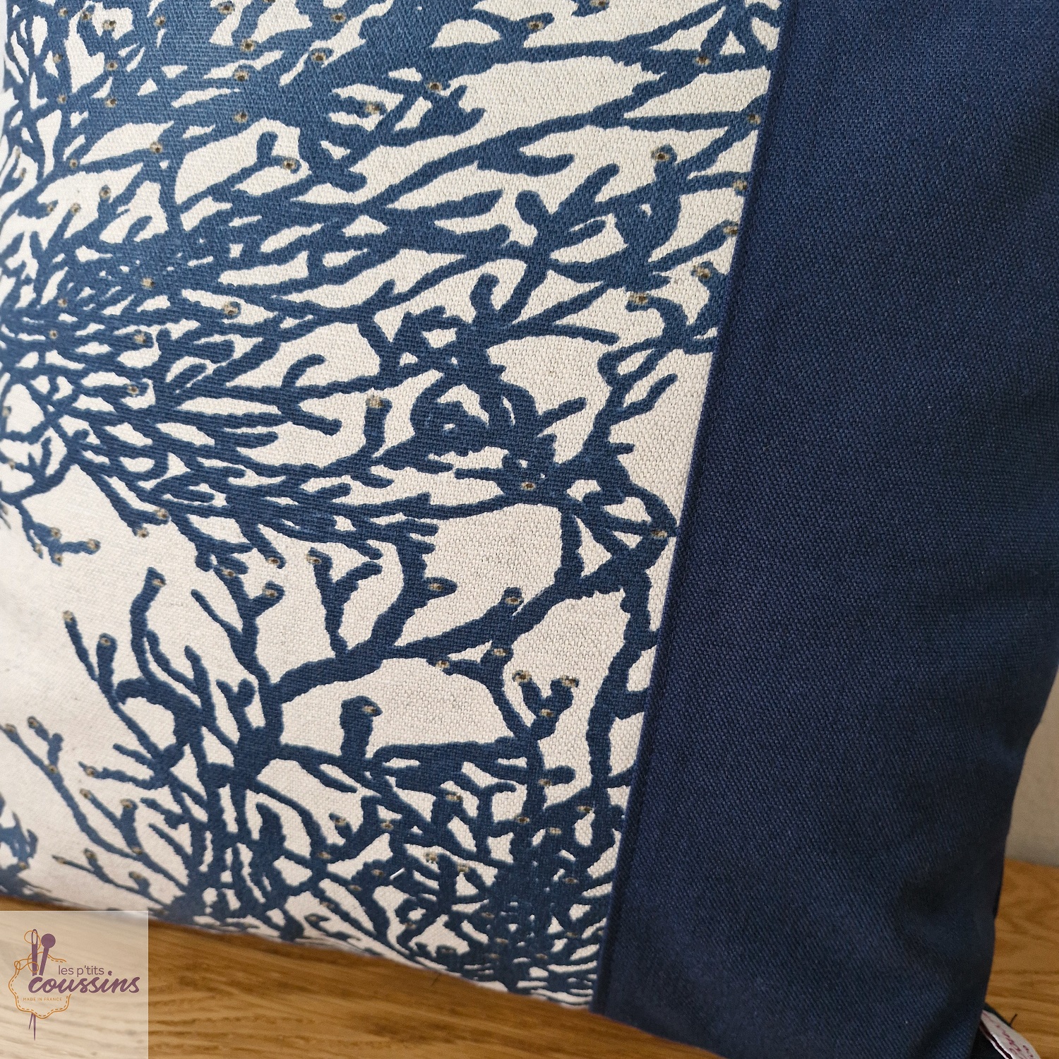 coussin motifs coraux bleu les ptits coussins